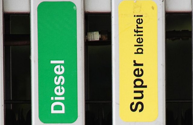 Adómérséklés miatt lesz olcsóbb a benzin és a gázolaj