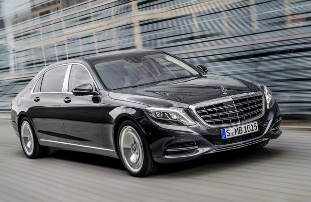 10 éven belül jönnek a teljesen önvezető Mercik