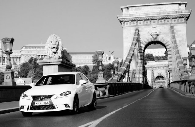 Több évre lezárják a Lánchidat