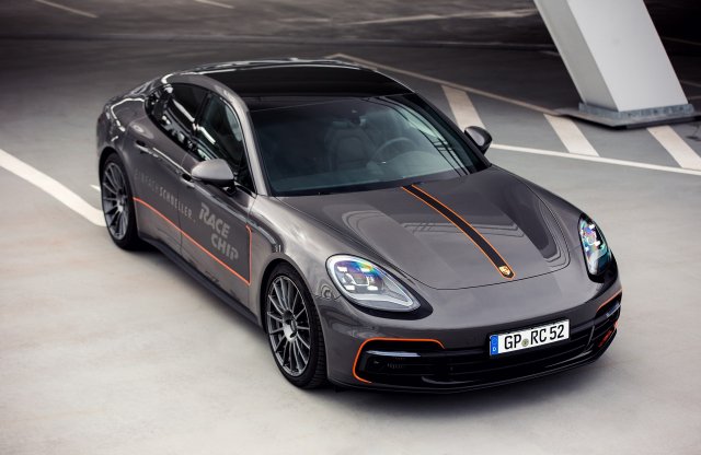 Teherautókat szégyenítő erejű Panamera