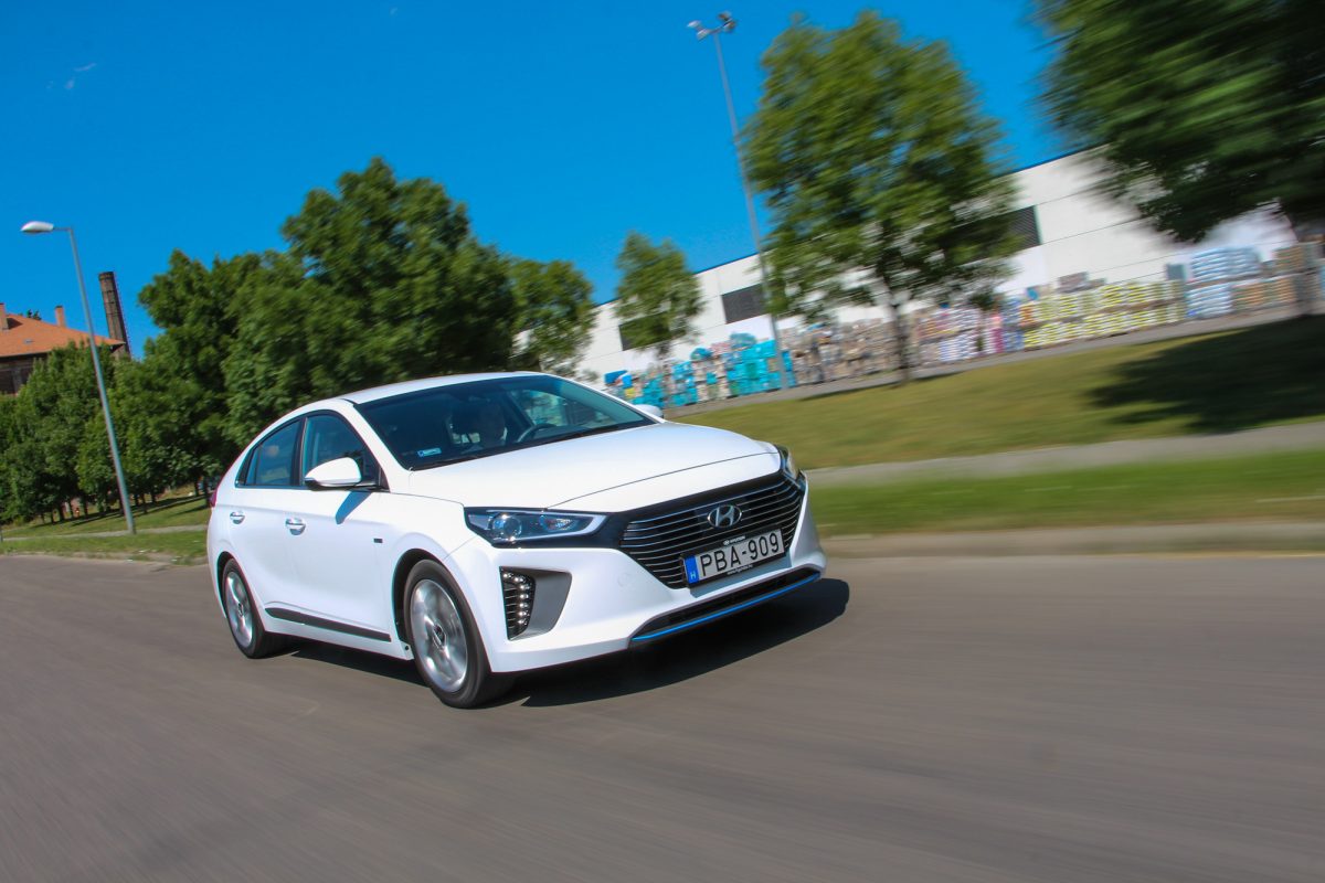 HYUNDAI IONIQ