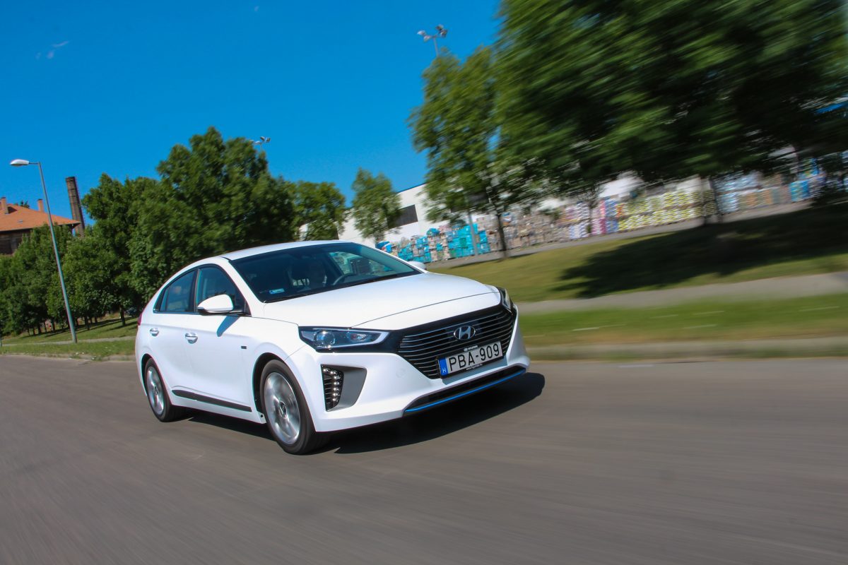 HYUNDAI IONIQ