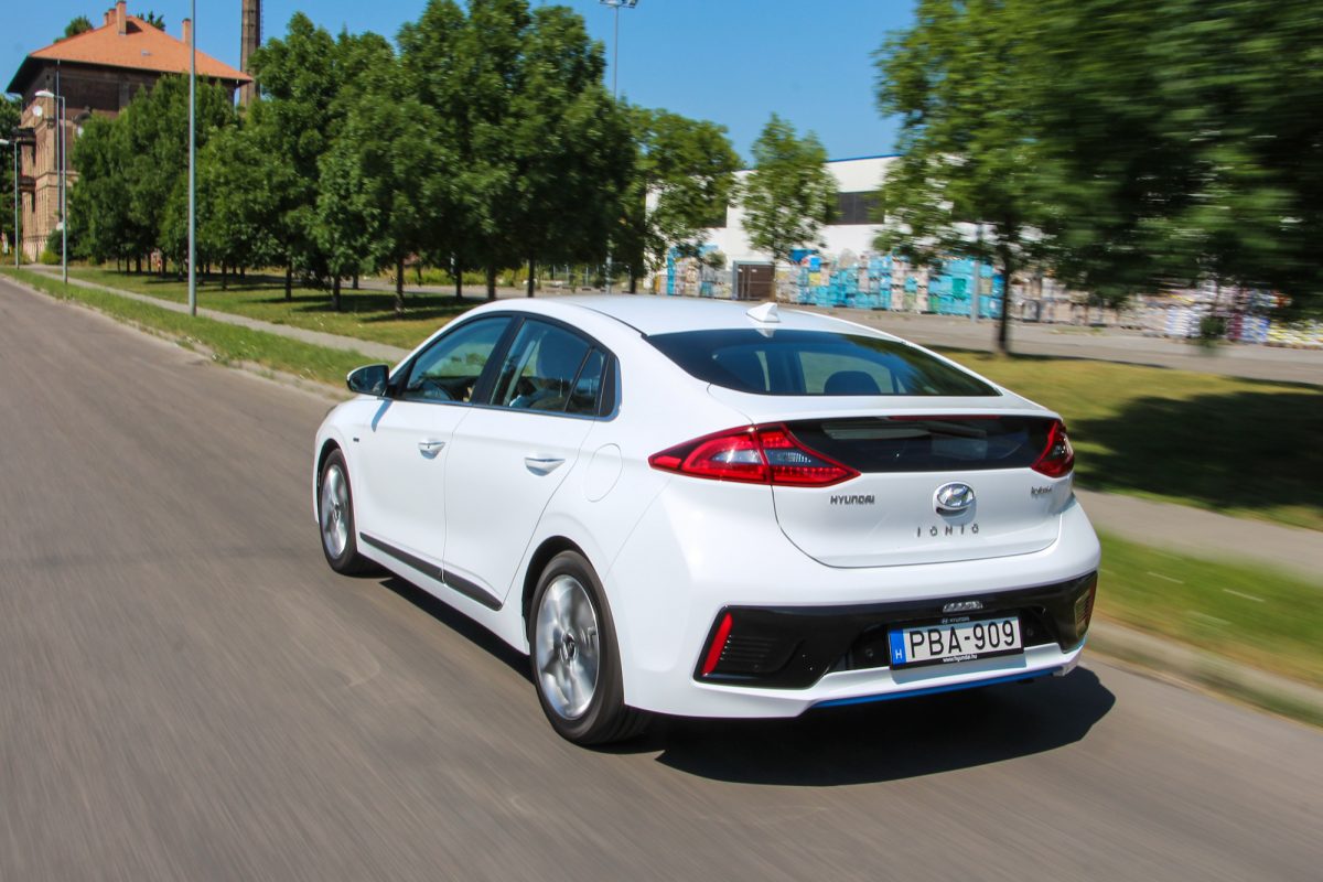 HYUNDAI IONIQ