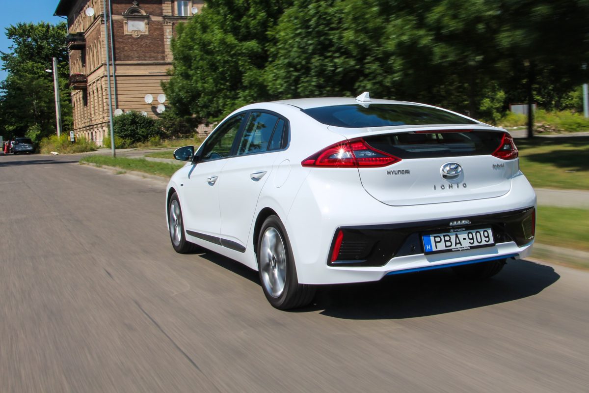 HYUNDAI IONIQ