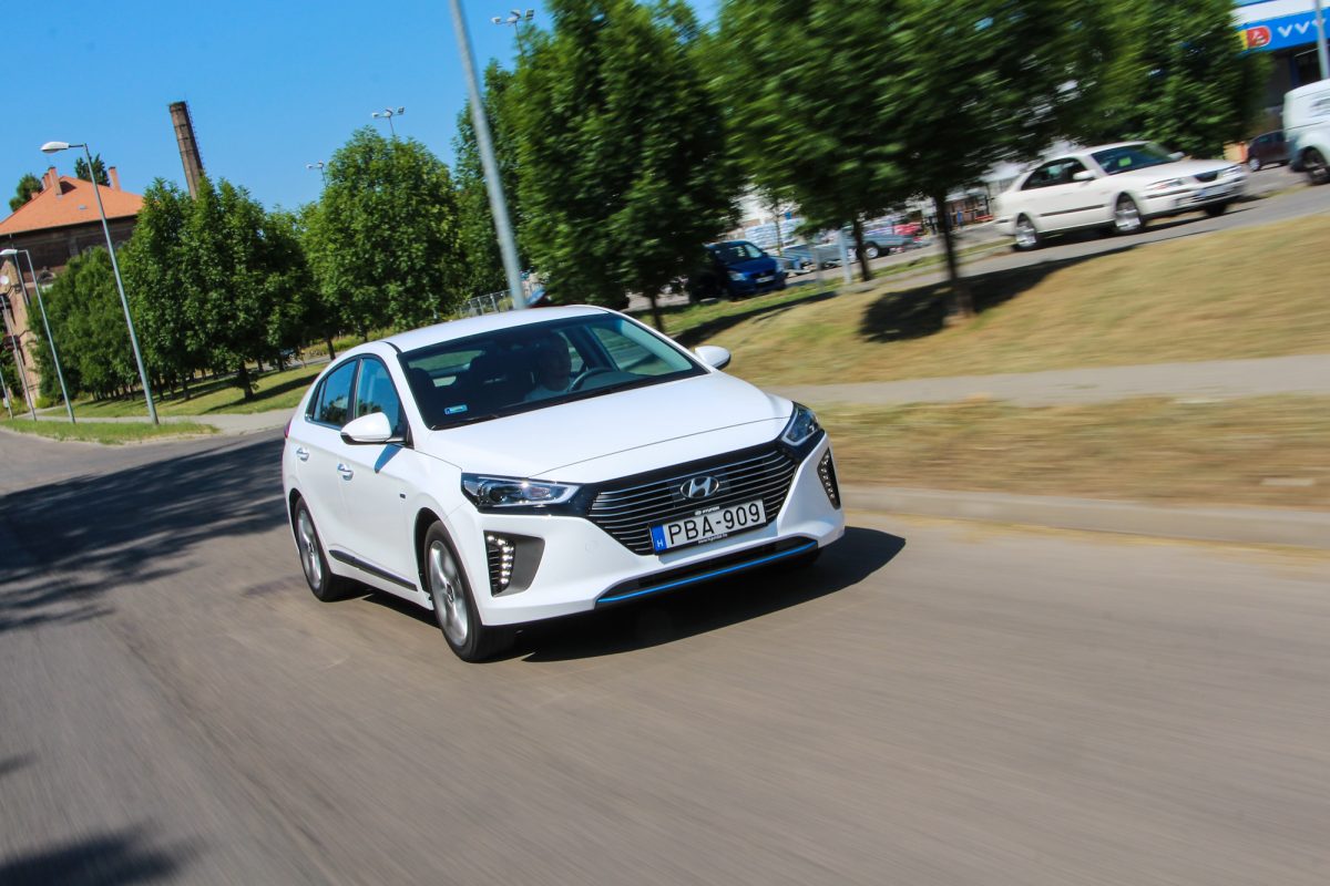 HYUNDAI IONIQ