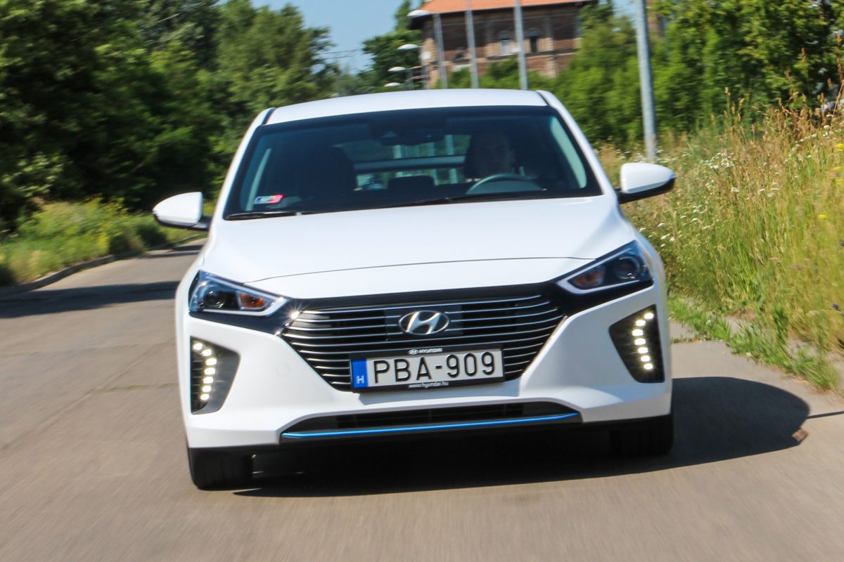 HYUNDAI IONIQ