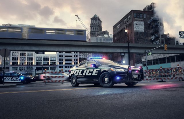 Amerika első hibrid üldözőautója egy Ford