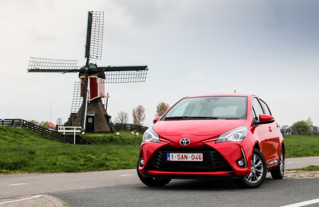 Downsizing? Kösz, nem! – Toyota Yaris facelift menetpróba