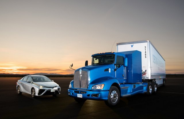 Hidrogénes nyergesvontató a Toyotától