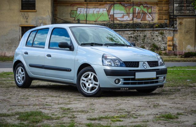 14 évesen 15 ezer km - Renault Clio használtteszt