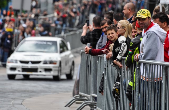 Egy hét múlva Nagy Futam!