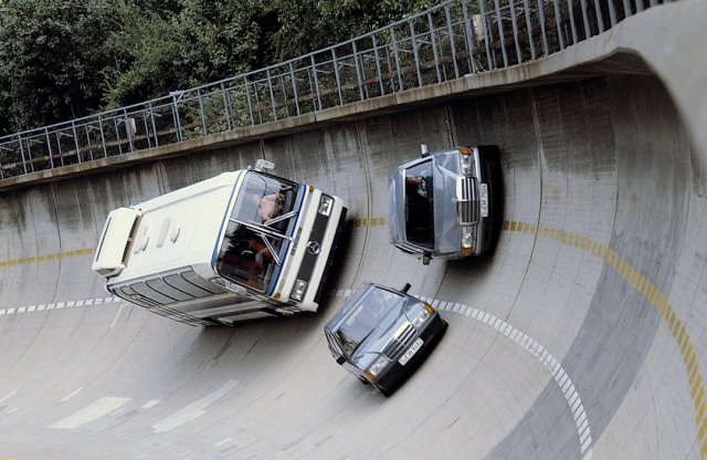 50 éve tesztel a Mercedes függőleges úton