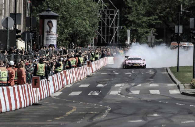 Őrület: Budapest versenypályává változott, de csak egy napra