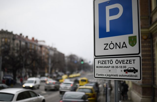 Népszerű parkolóövezetek válnak fizetőssé Budapesten