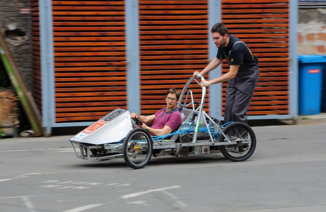 Szuszog, csattog, néha üt – léghajtású autót vezettünk