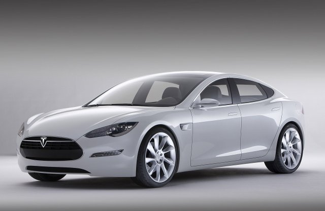 Két év múlva jön a teljesen önvezető Tesla