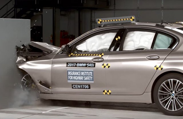 Videón az új 5-ös BMW törése