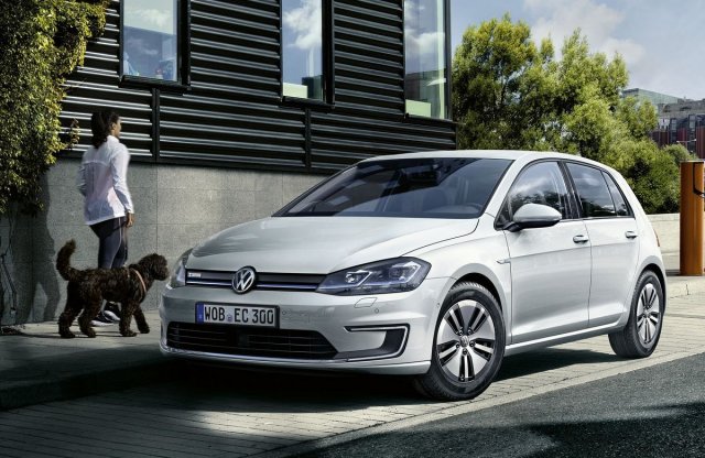 Merkel lemondott az egymillió villanyautó víziójáról