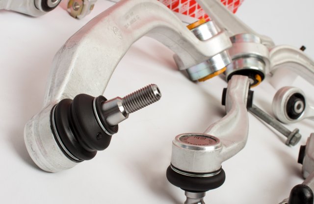 Sokat spórolhat a gömbfejcserén, ha okosan választ autót