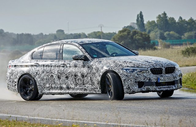 Videó: Versenypályán az új BMW M5