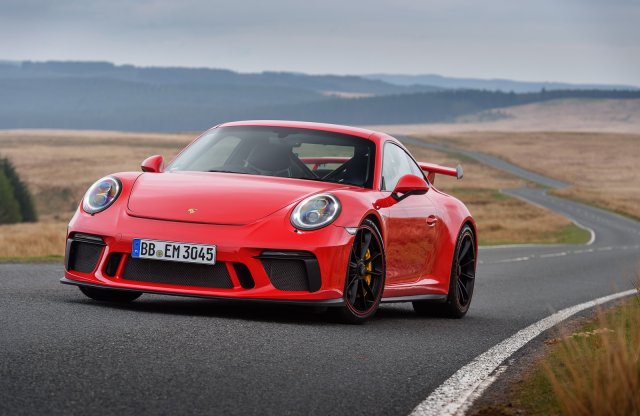 A Porsche megelégelte, hogy pénzt csinálnak autóikból