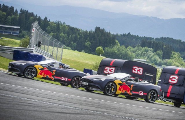 Láttál már lakókocsit húzó Aston Martint?