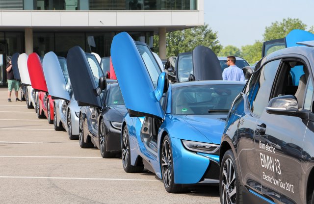 Szolidan beszólt a Teslának a BMW – teljesen jogosan