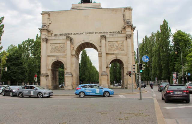 Miről is szól a villanyautók versenye, avagy az eTour?