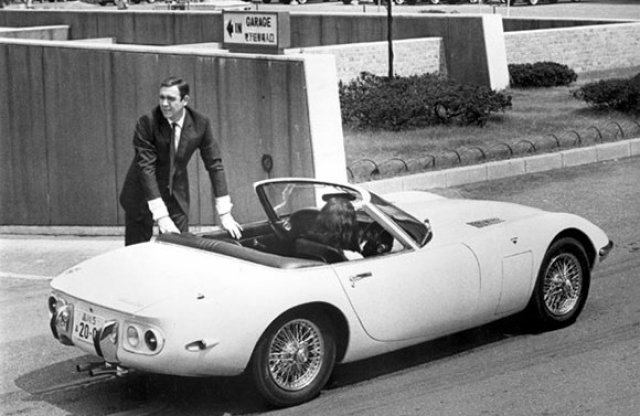 James Bond 50 éve hajtotta a Toyota 2000GT-t
