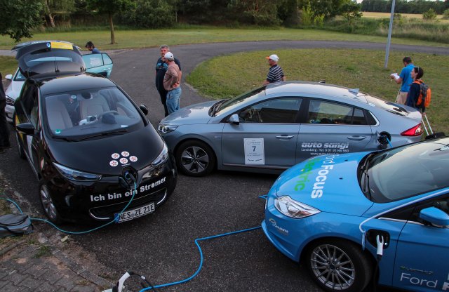 BMW blokkolt Berlinben; lassultunk, kerültünk is