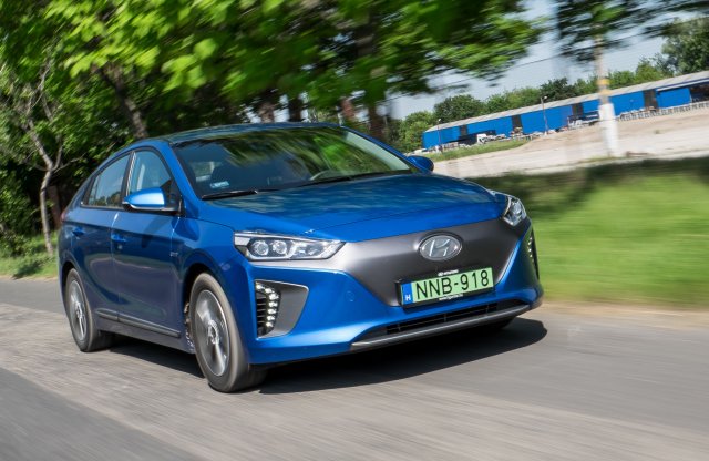 Prius Koreából, akár tisztán elektromosan – Hyundai Ioniq