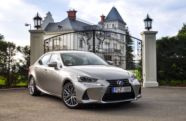 Spúr igényesség – Lexus IS 300h teszt
