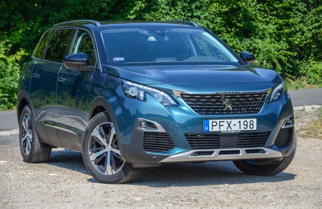 Felnőtt az Év Autója - Peugeot 5008 menetpróba
