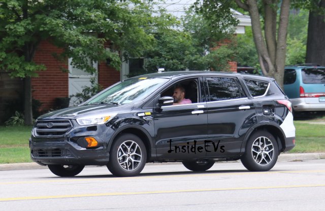 Kugát fotóztak, konnektorral az oldalán