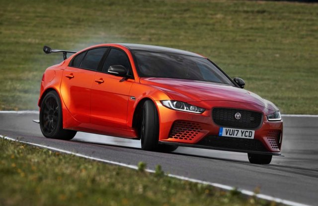 Közel 600 lóerő és összkerék a Jaguar XE SV Project 8-ban