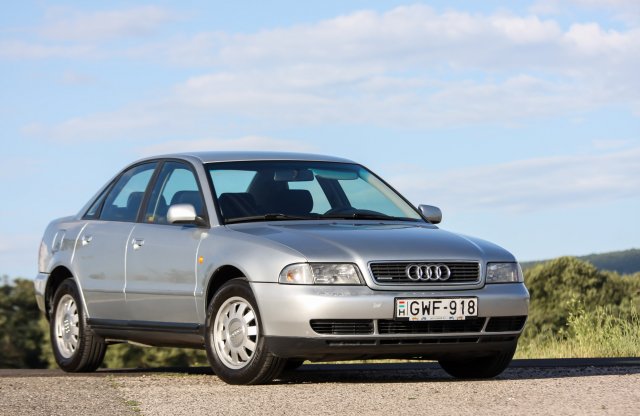 20 éve ilyen volt a prémium - Audi A4 használtteszt