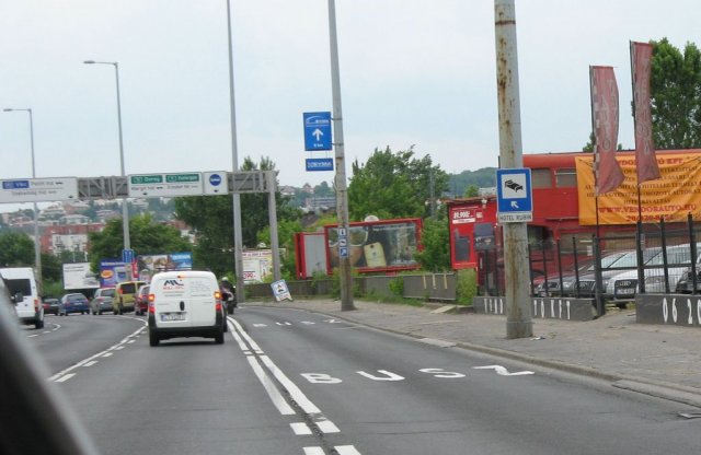 Nem csak útlezárásokat hoz az úszó vb, buszsávot is nyit