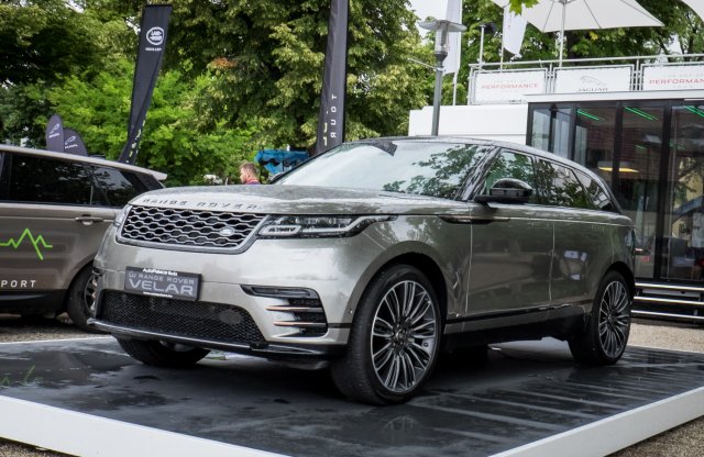 Letisztult fazonjával itthon a Range Rover Velar