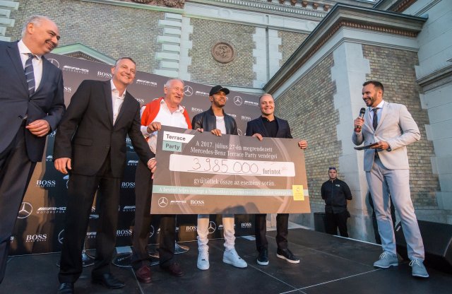 Egyetlen este 4 millió forintot gyűjtött gyerekeknek a Mercedes