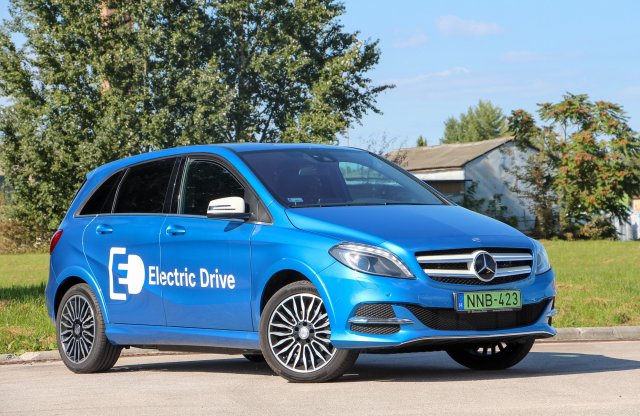 Dobja a villanyos B-osztályt a Mercedes-Benz