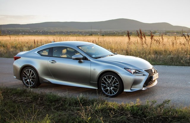 Korhatáros vetítés – Lexus RC 300h