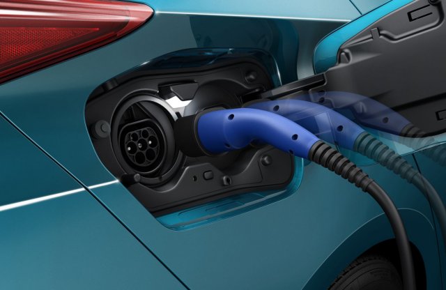 Egymillió konnektoros autó fogyhat az év végéig