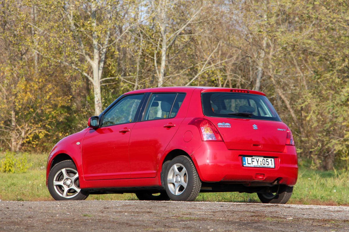 SUZUKI SWIFT