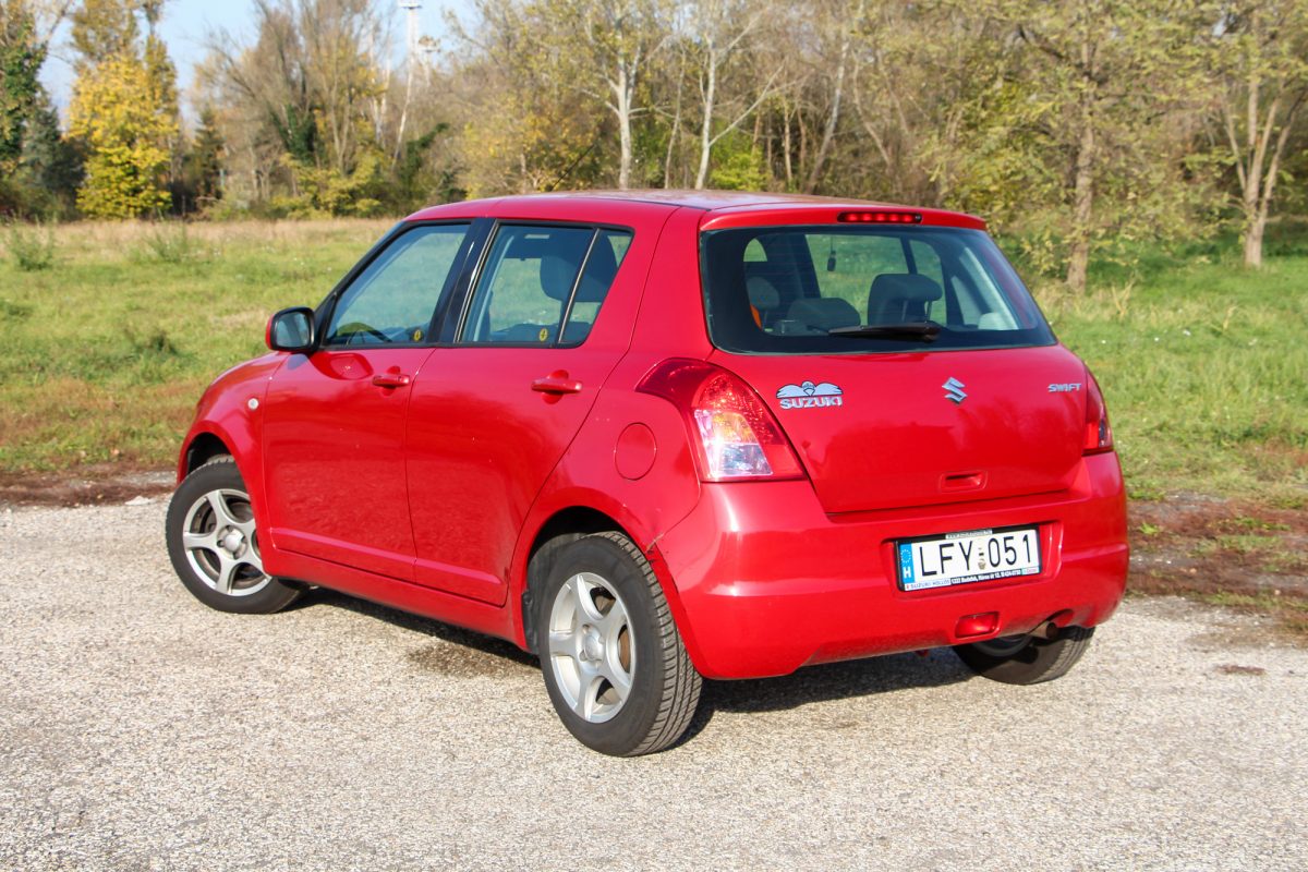 SUZUKI SWIFT