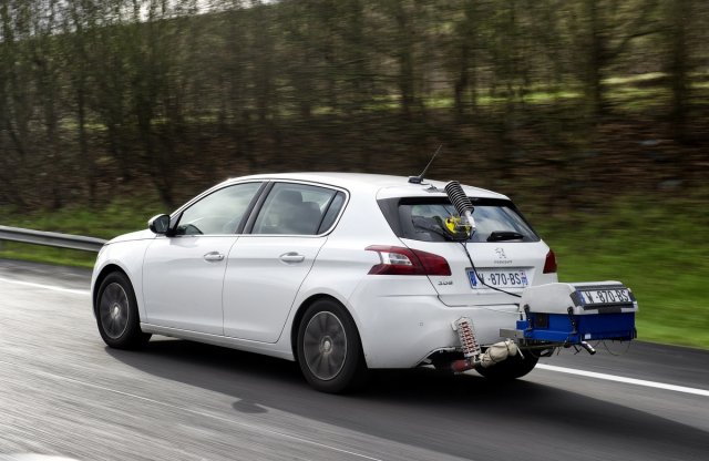 Új szabályzás lépett életbe az autók emissziója kapcsán