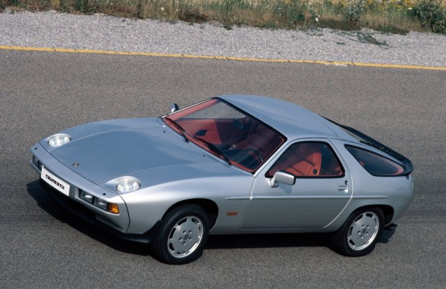 A korral csak egyre sármosabb az első V8-as Porsche