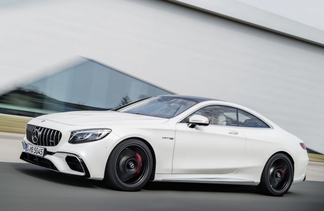 Kisebb motor, több erő a friss kétajtós S-osztályban