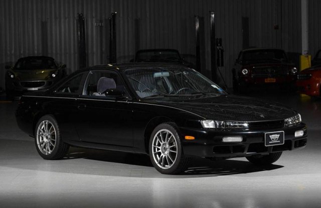 Mahagóni dobozban járta az autószalonokat, most eladó a 240SX