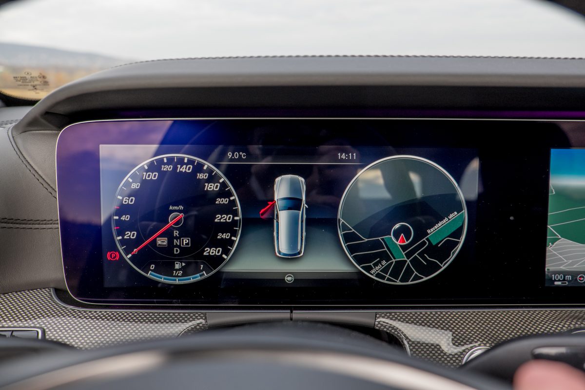 MERCEDES-BENZ E-OSZTÁLY