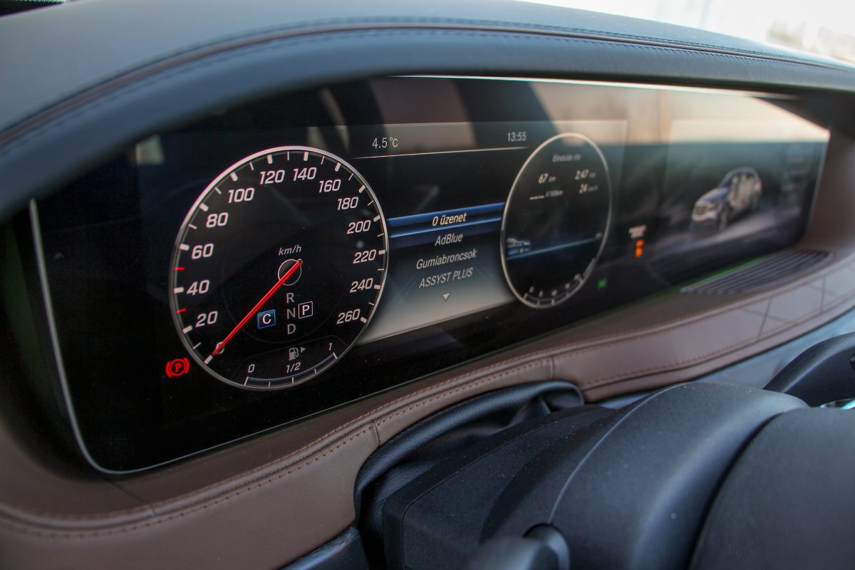 MERCEDES-BENZ S-OSZTÁLY